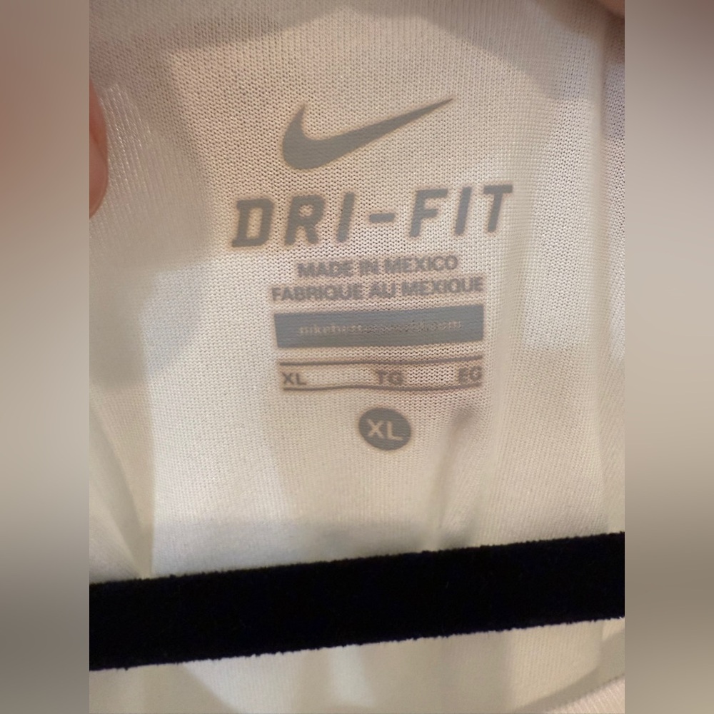 Nike Dri-FIT White Performance Shirt - Picture 2 of 9